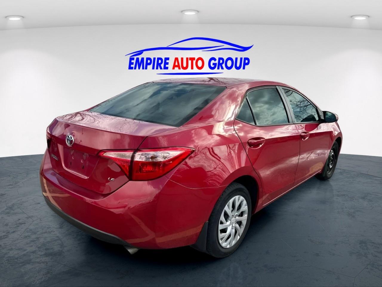 2019 Toyota Corolla SE CVT Photo4