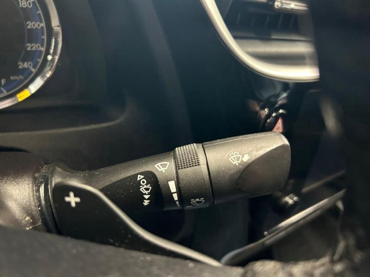 2019 Toyota Corolla SE CVT Photo