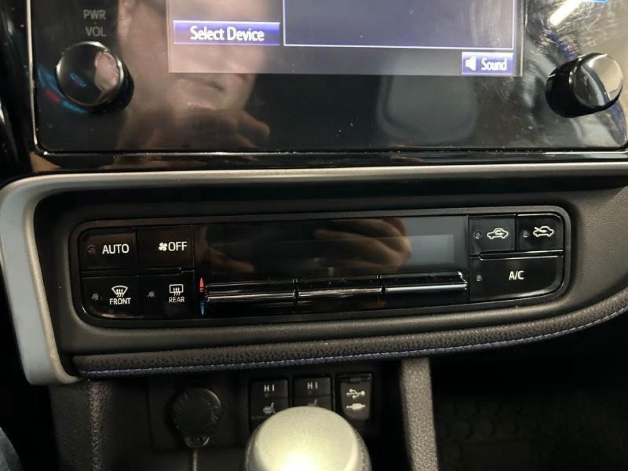 2019 Toyota Corolla SE CVT Photo