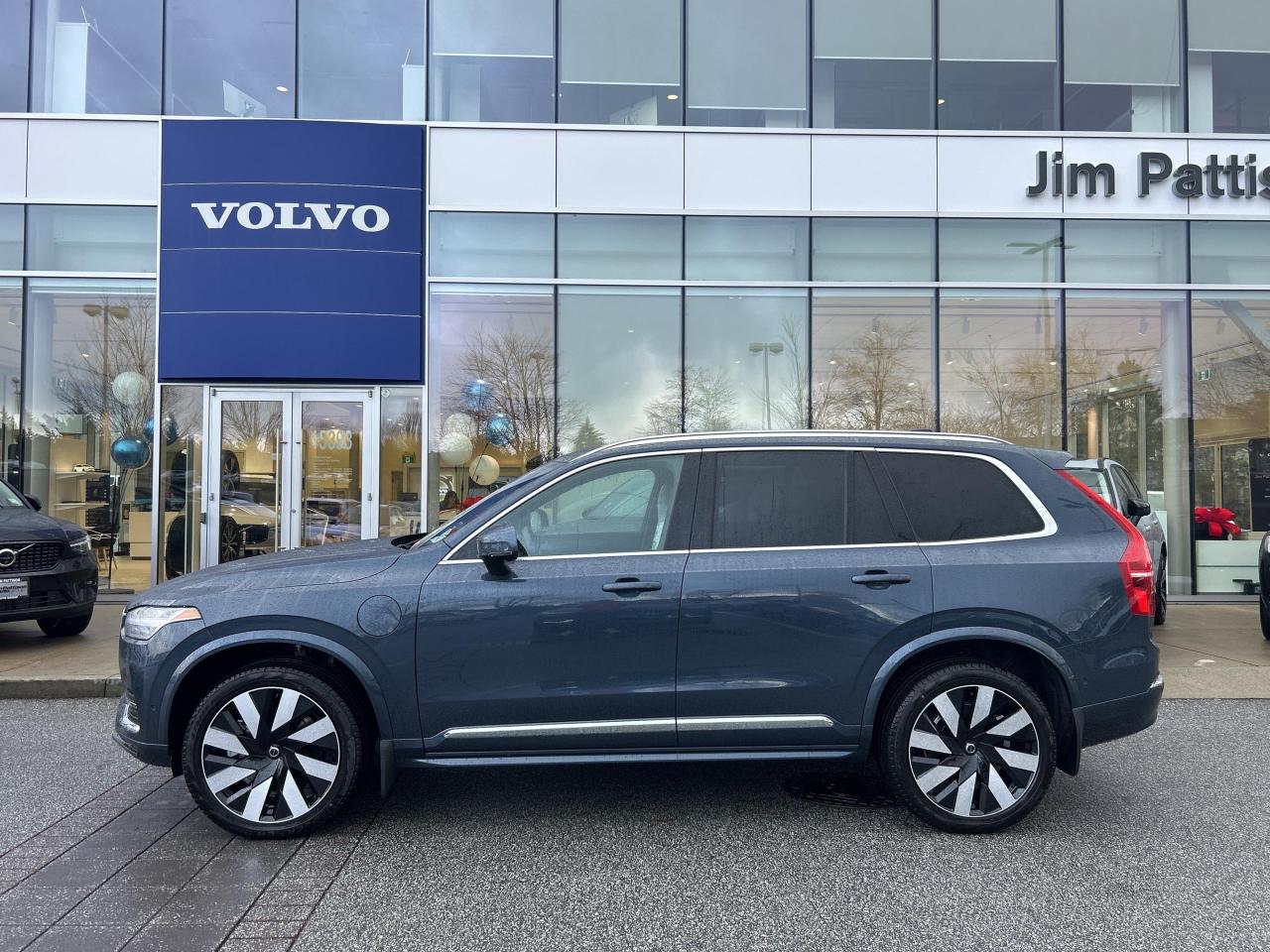 New 2025 Volvo XC90 Plug-In Hybrid T8 AWD Ultra Bright Theme 7-Seater for sale in Surrey, BC