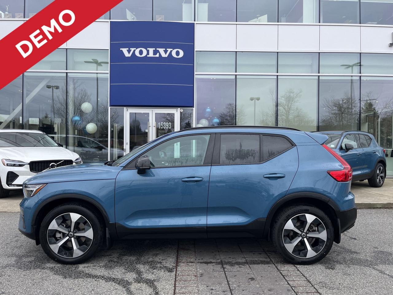 Used 2025 Volvo XC40 B5 AWD Plus Dark Theme for sale in Surrey, BC