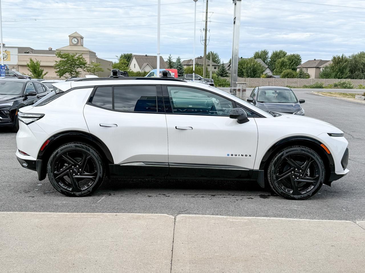 2025 Chevrolet Equinox EV RS FULLY ELECTRIC WITH REMOTE START/ENTRY, SUNROOF, HEATED SEATS, HEATED STEERING WHEEL, VENTILATED SEATS, POWER LIFTGATE, HD SURROUND VISION Photo