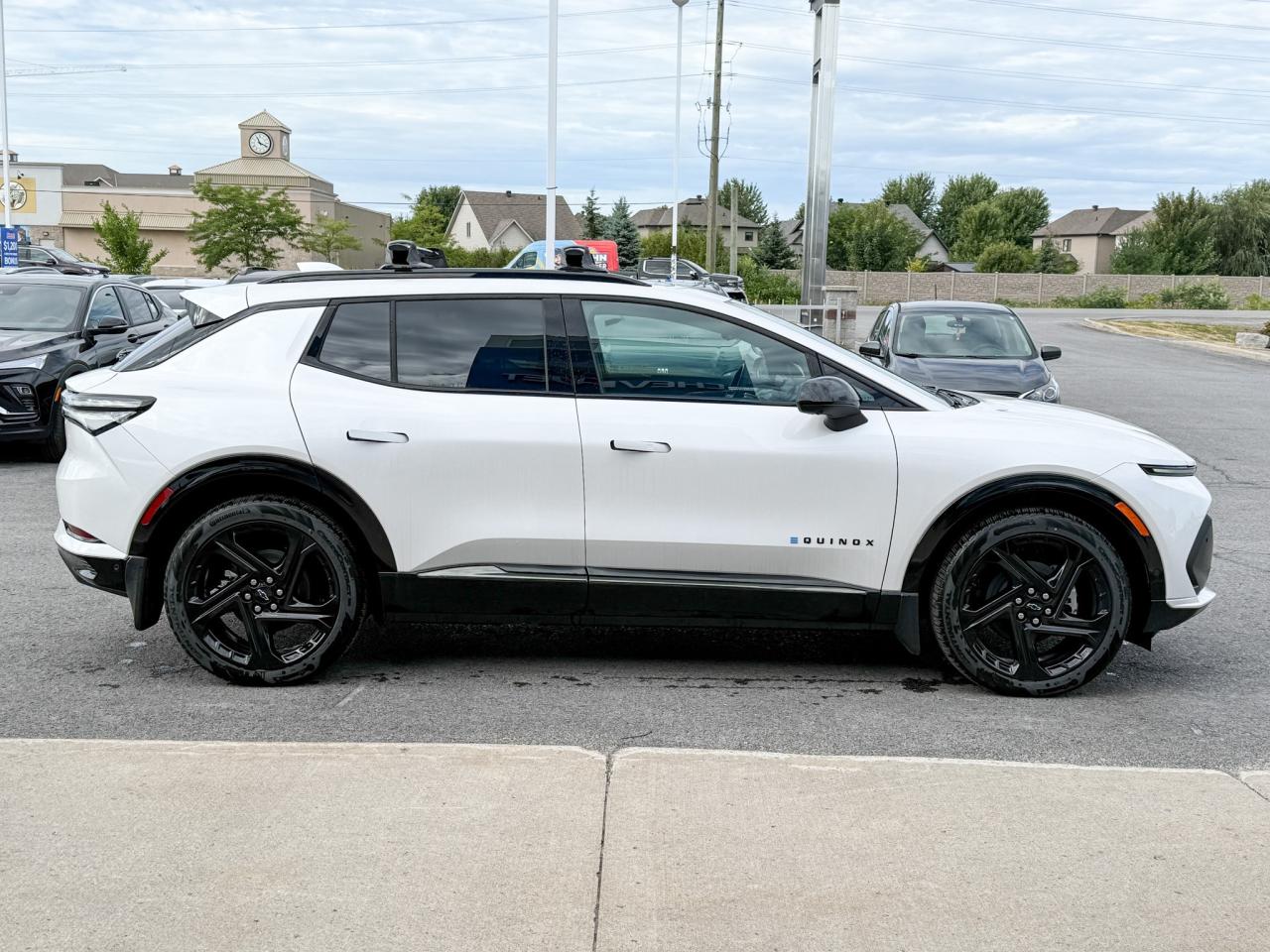 2025 Chevrolet Equinox EV RS FULLY ELECTRIC WITH REMOTE START/ENTRY, SUNROOF, HEATED SEATS, HEATED STEERING WHEEL, VENTILATED SEATS, POWER LIFTGATE, HD SURROUND VISION Photo