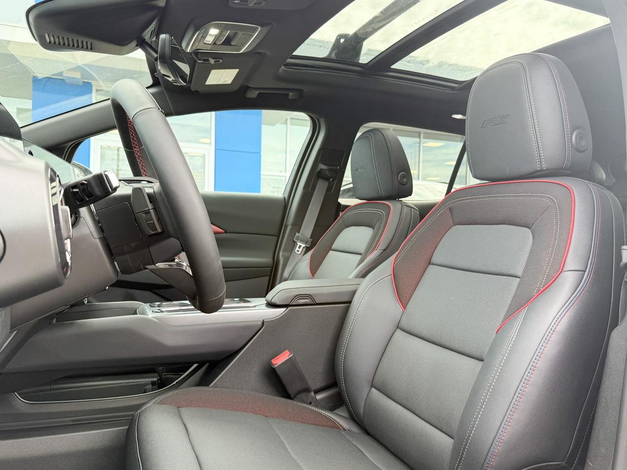 2025 Chevrolet Equinox EV RS FULLY ELECTRIC WITH REMOTE START/ENTRY, SUNROOF, HEATED SEATS, HEATED STEERING WHEEL, VENTILATED SEATS, POWER LIFTGATE, HD SURROUND VISION Photo