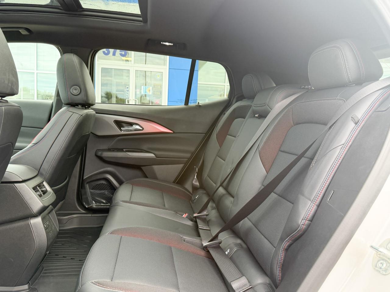 2025 Chevrolet Equinox EV RS FULLY ELECTRIC WITH REMOTE START/ENTRY, SUNROOF, HEATED SEATS, HEATED STEERING WHEEL, VENTILATED SEATS, POWER LIFTGATE, HD SURROUND VISION Photo