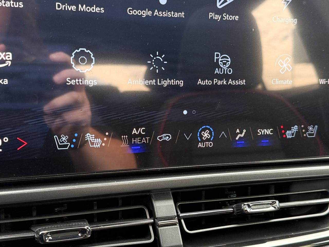 2025 Chevrolet Equinox EV RS FULLY ELECTRIC WITH REMOTE START/ENTRY, SUNROOF, HEATED SEATS, HEATED STEERING WHEEL, VENTILATED SEATS, POWER LIFTGATE, HD SURROUND VISION Photo
