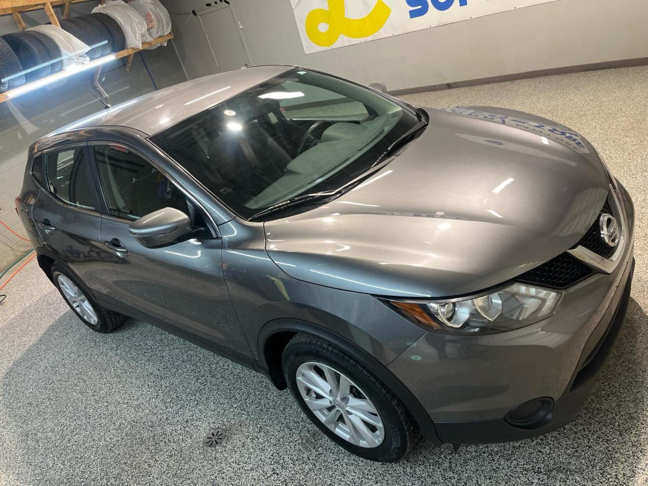 Used 2017 Nissan Qashqai AWD * Back Up Camera * Keyless Entry * Heated Cloth Seats * Hands Free Calling * Leather Wrapped Steering Wheel * Power Windows/Locks/Mirrors * Steeri for sale in Cambridge, ON