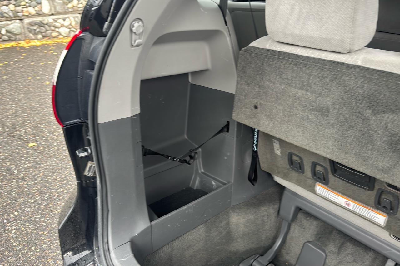 2017 Toyota Sienna LE Photo