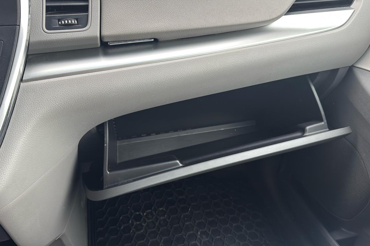 2017 Toyota Sienna LE Photo