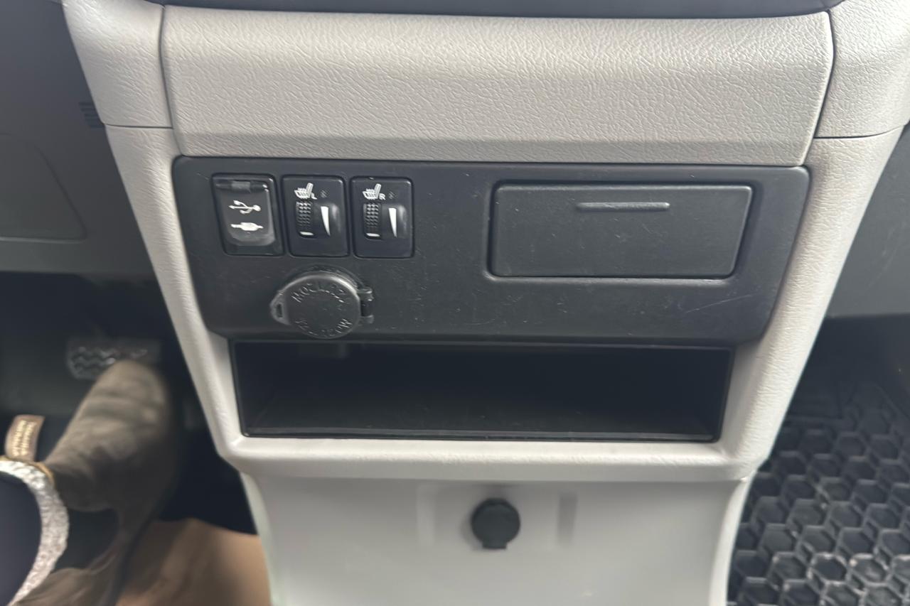 2017 Toyota Sienna LE Photo