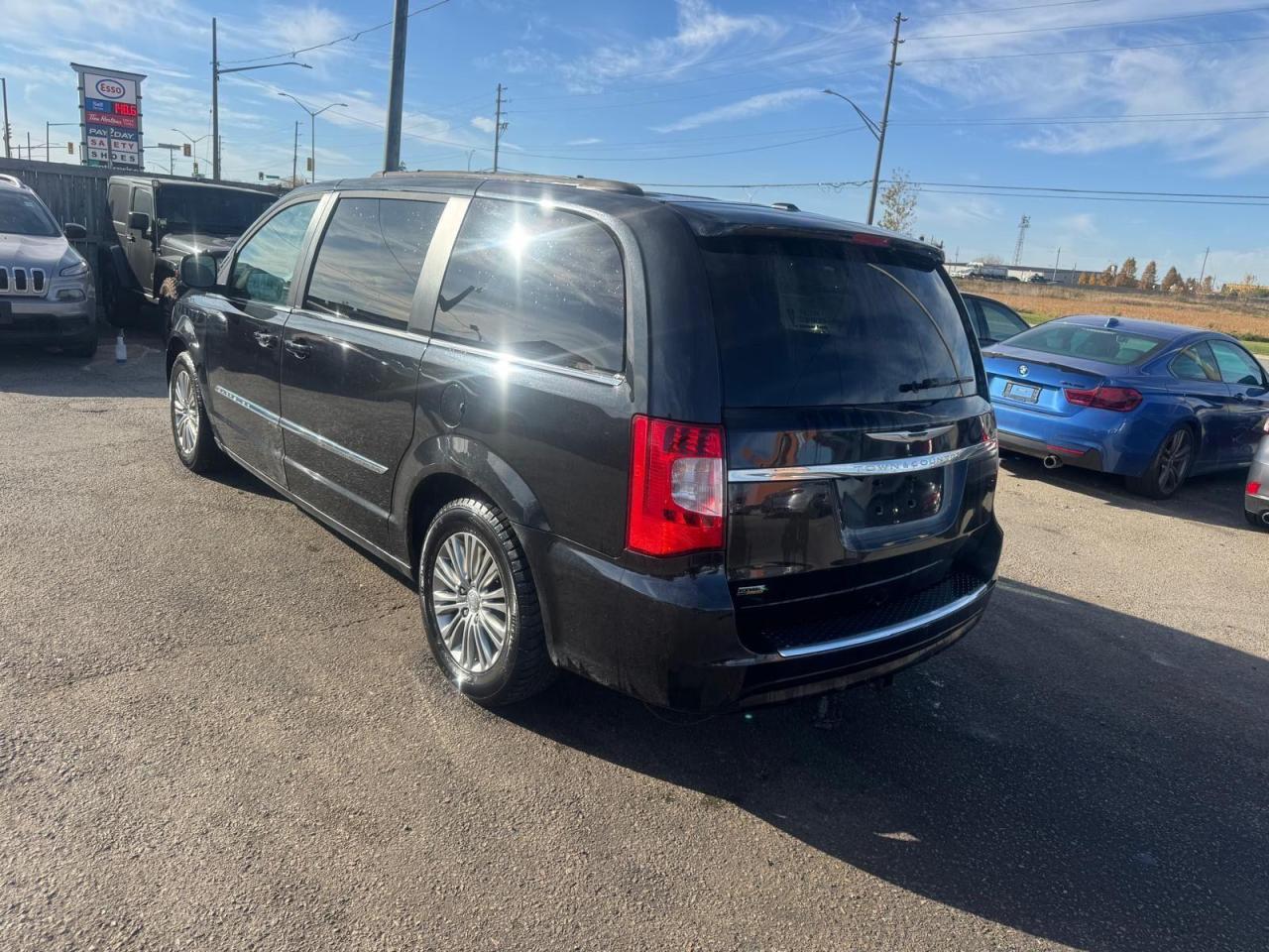 2014 Chrysler Town & Country Touring, LEATHER, LOADED, CERTIFIED - Photo #3