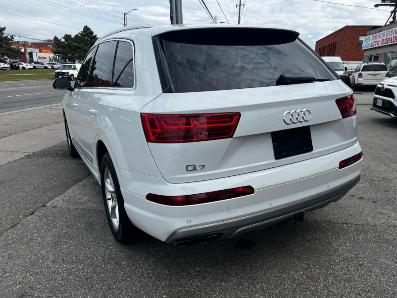 2019 Audi Q7 KOMFORT 7-PASSENGER - Photo #2