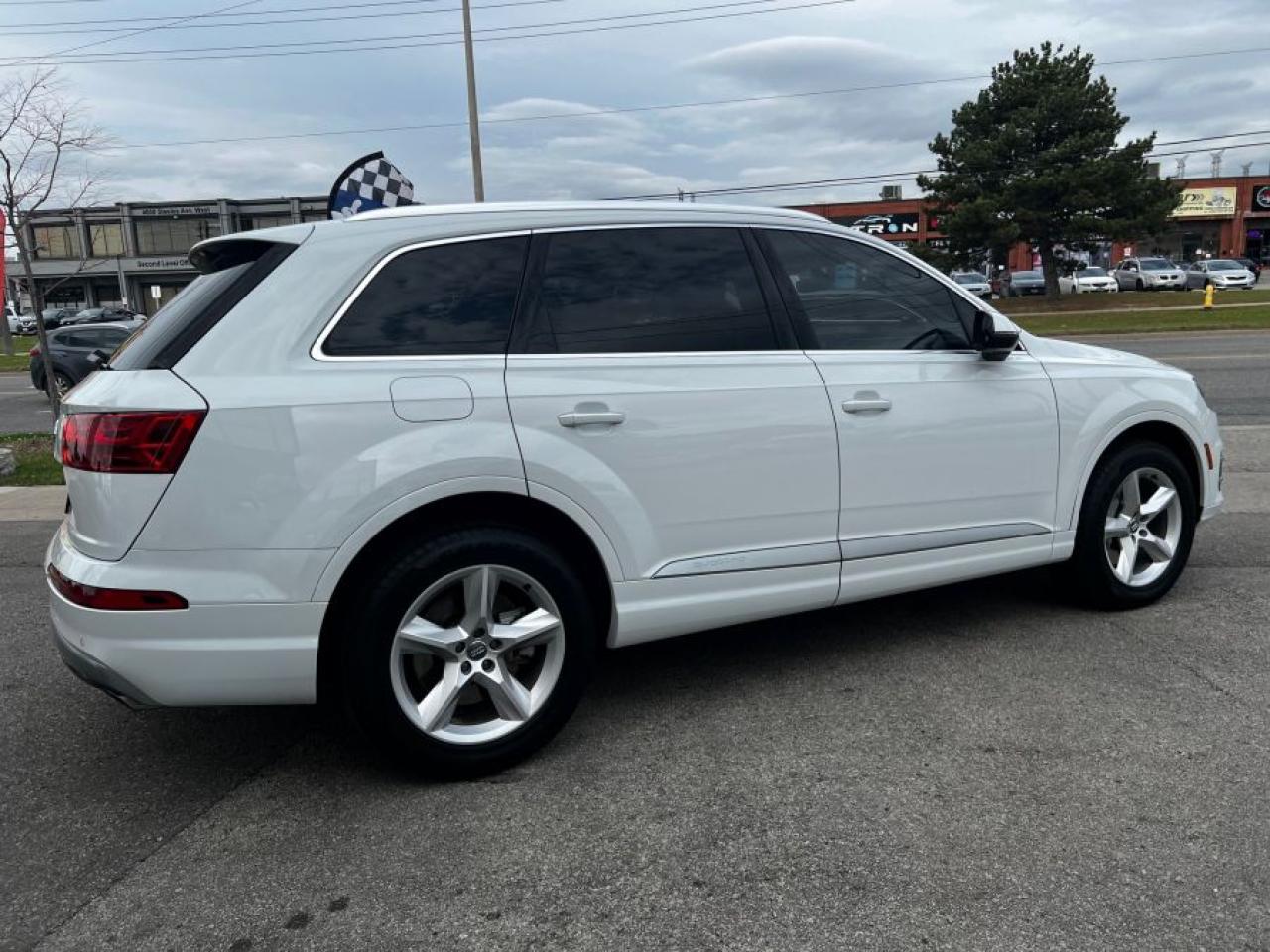 2019 Audi Q7 KOMFORT 7-PASSENGER - Photo #9