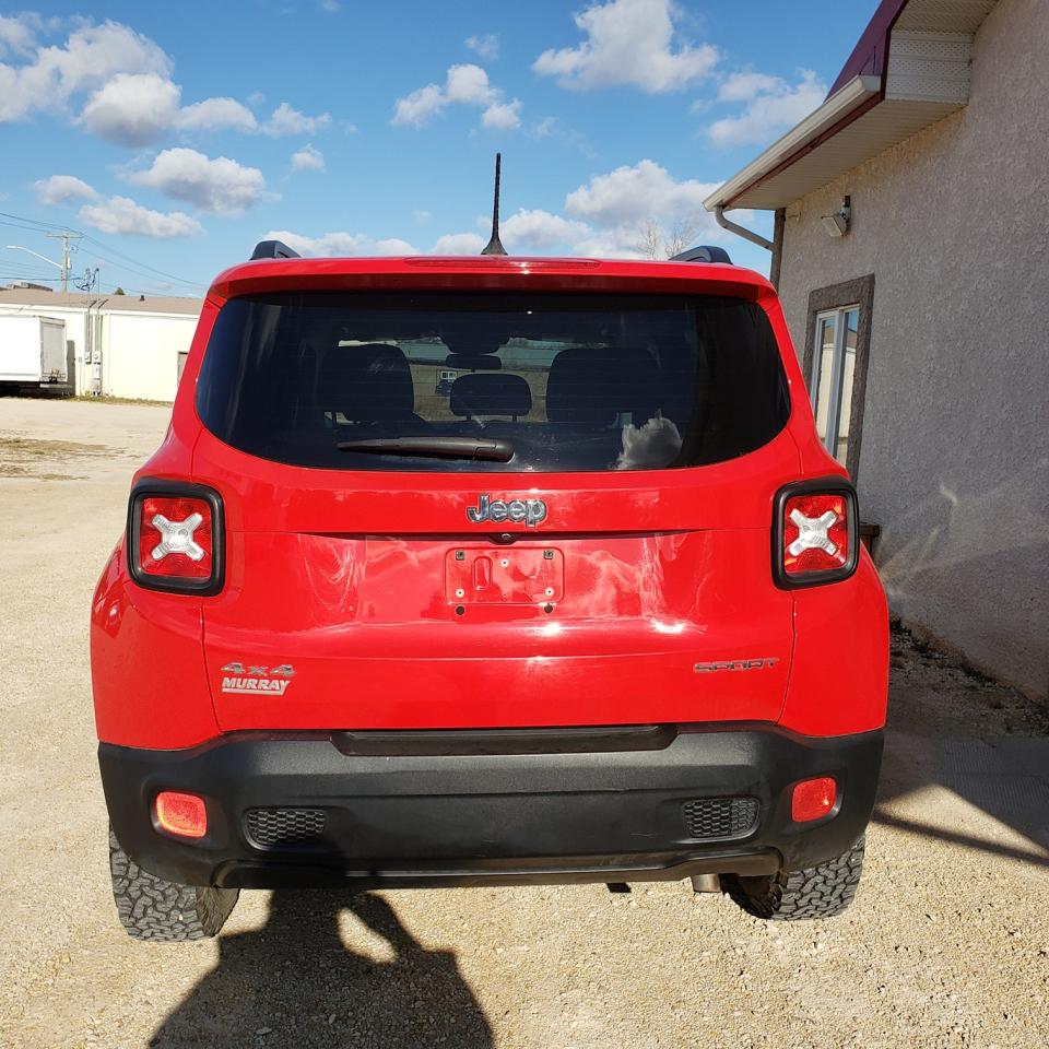2016 Jeep Renegade 4WD Sport 87,228 km, Local, No Accidents - Photo #20