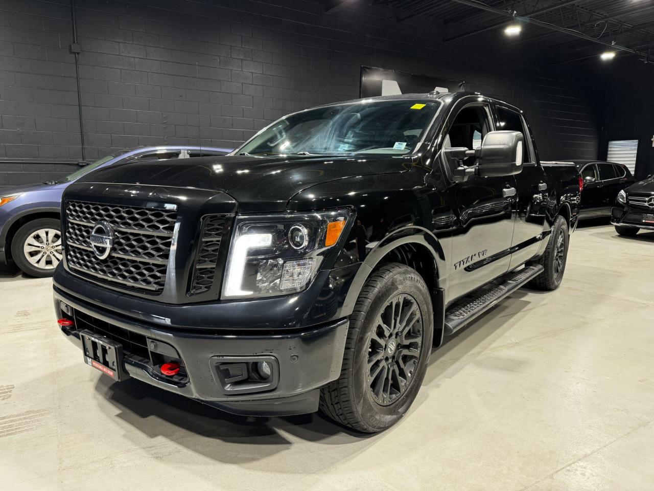 Used 2018 Nissan Titan 4x4 Crew Cab SV Midnight Edition for sale in Mississauga, ON