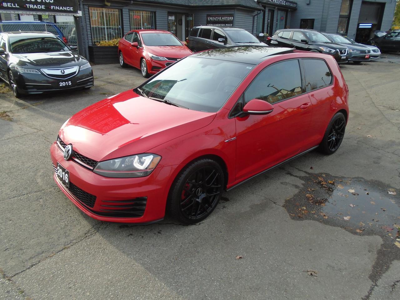 Used 2016 Volkswagen Golf DSG/ LEATHER / ROOF / REAR CAM / KEYLESS/ ALLOYS / for sale in Scarborough, ON