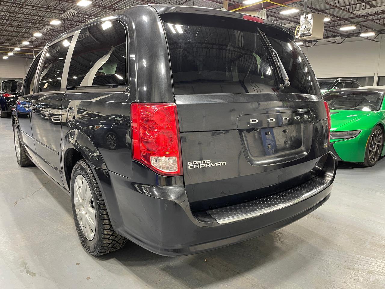 2015 Dodge Grand Caravan SXT Photo2