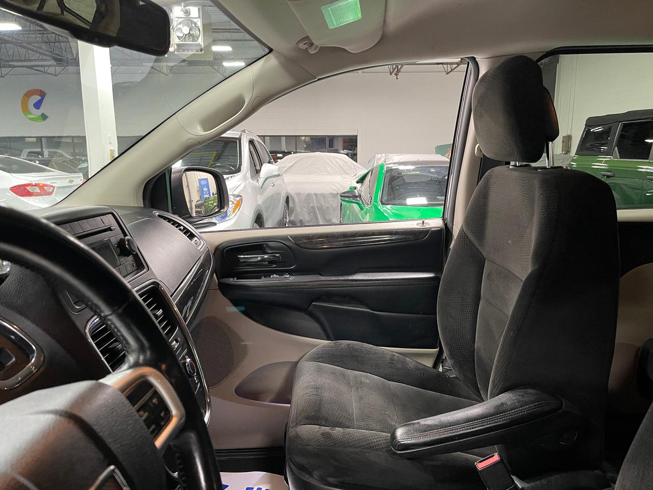 2015 Dodge Grand Caravan SXT Photo