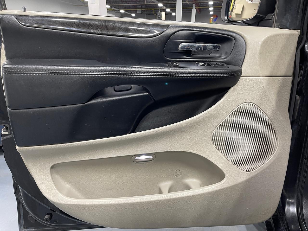 2015 Dodge Grand Caravan SXT Photo