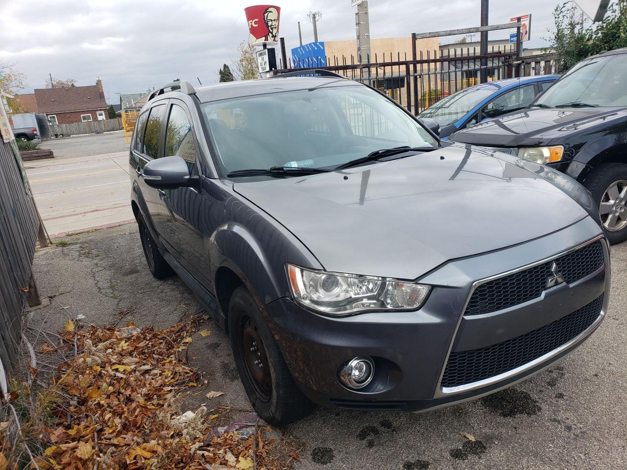 2012 Mitsubishi Outlander LS - Photo #3