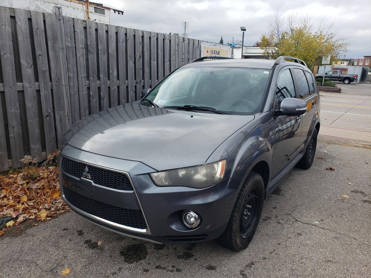 2012 Mitsubishi Outlander LS - Photo #2