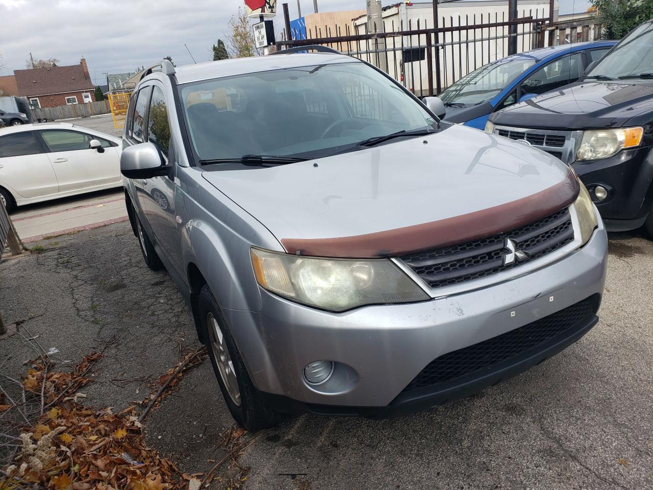 2009 Mitsubishi Outlander ES - Photo #11