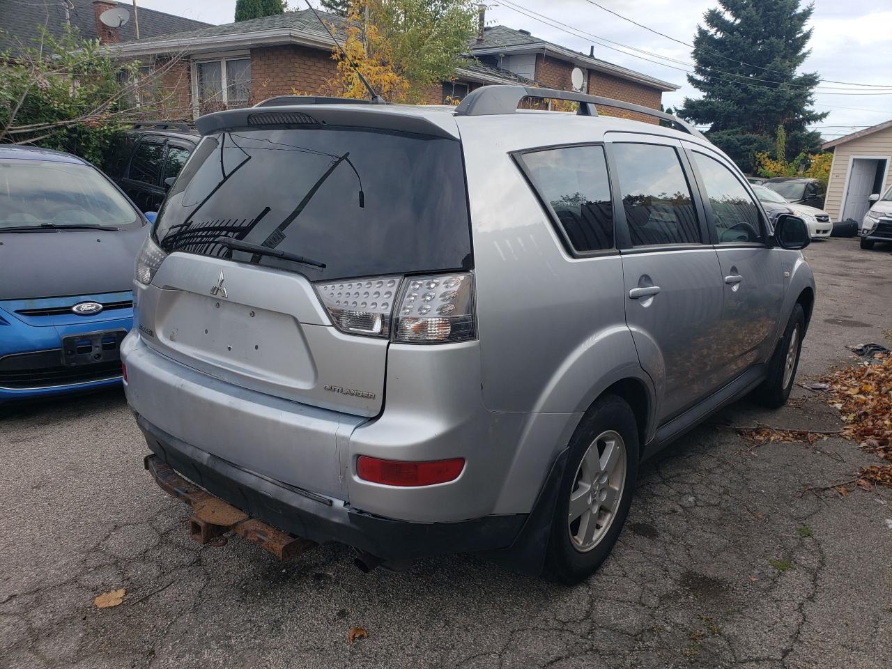 2009 Mitsubishi Outlander ES - Photo #4