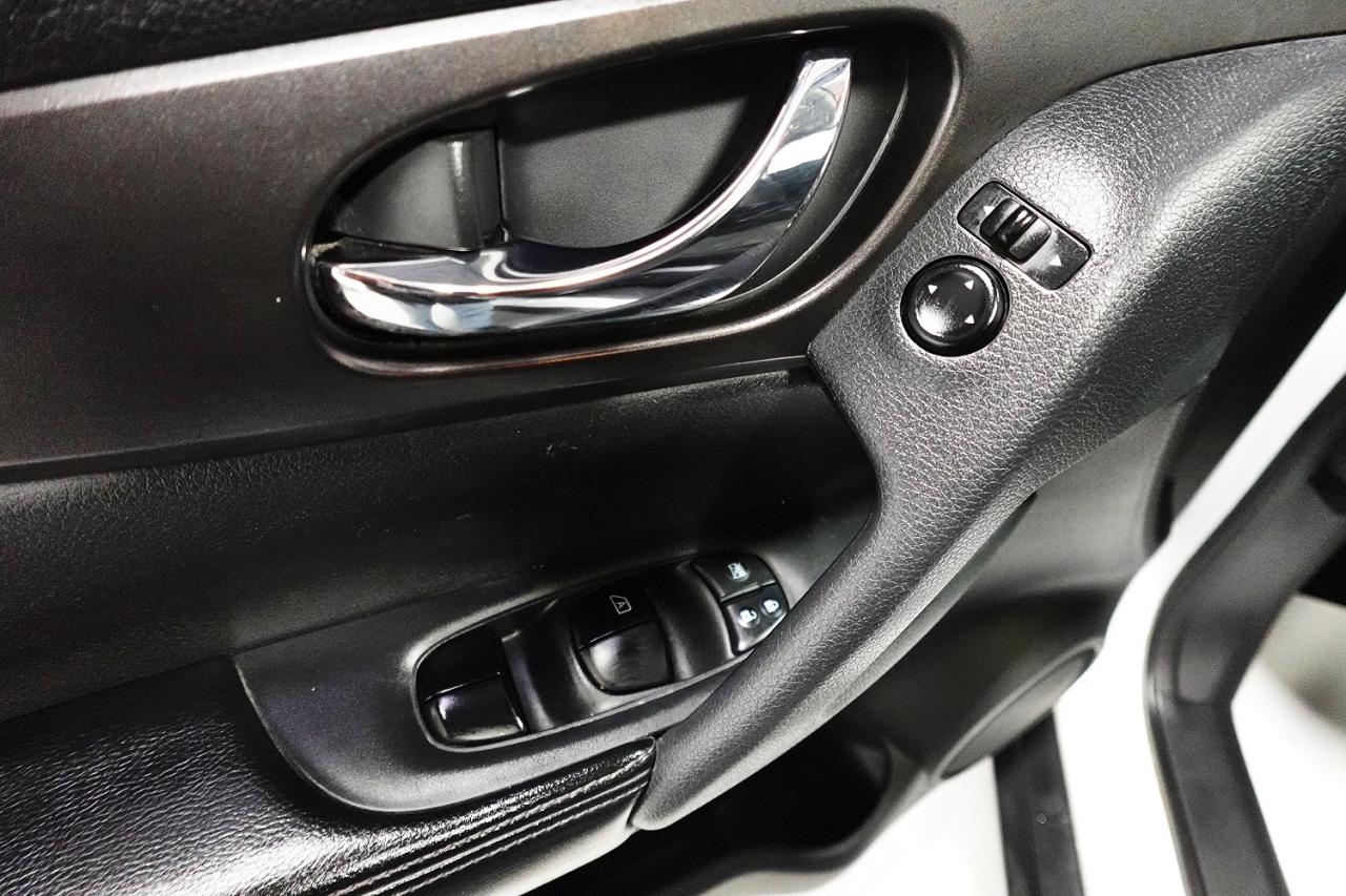 2014 Nissan Rogue AWD,NO ACCIDENT,ALL SERVICE RECORDS,SV MODEL - Photo #14