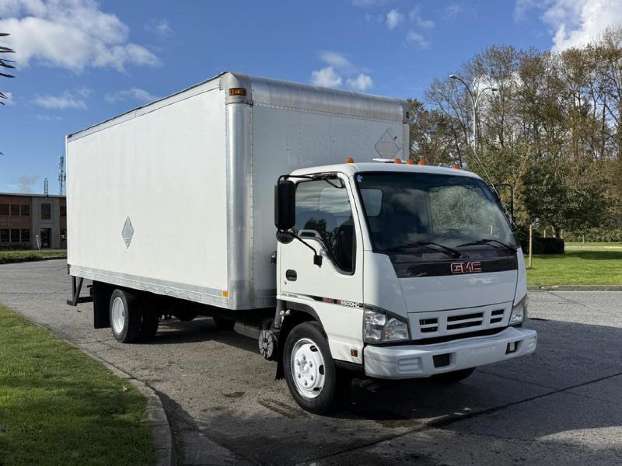 Used 2007 GMC W5500 18 Foot Cube Van Diesel 3 Seater for sale in Burnaby, BC