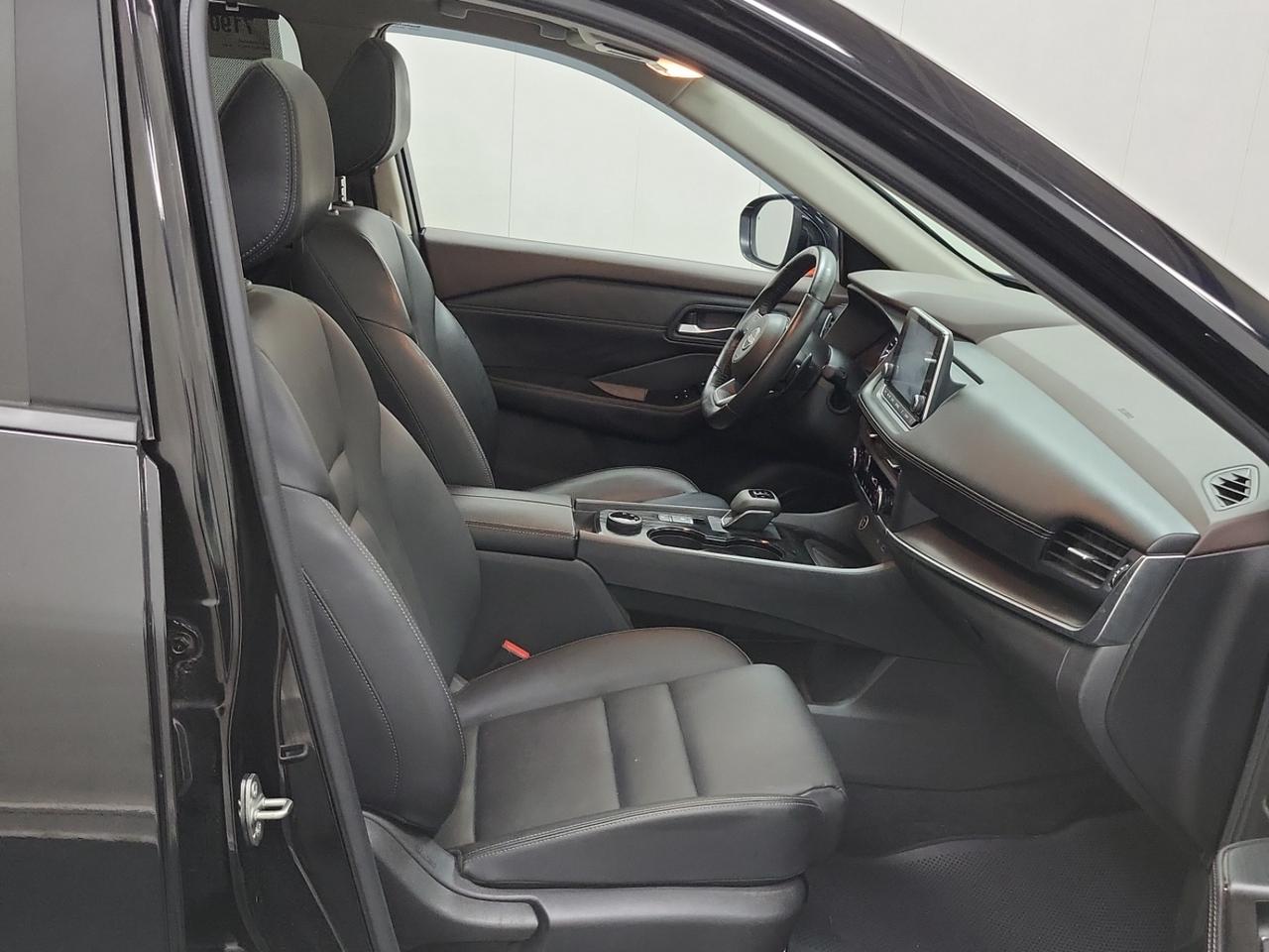 2023 Nissan Rogue SV MIDNIGHT EDITION AWD | LEATHER | NISSAN SERVICED | NO ACCIDENTS Photo