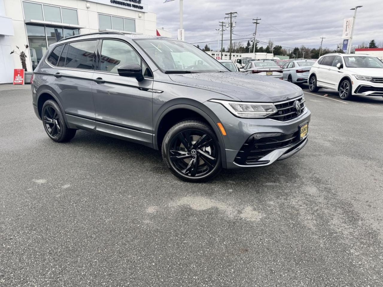 Used 2024 Volkswagen Tiguan Comfortline R-Line for sale in Surrey, BC