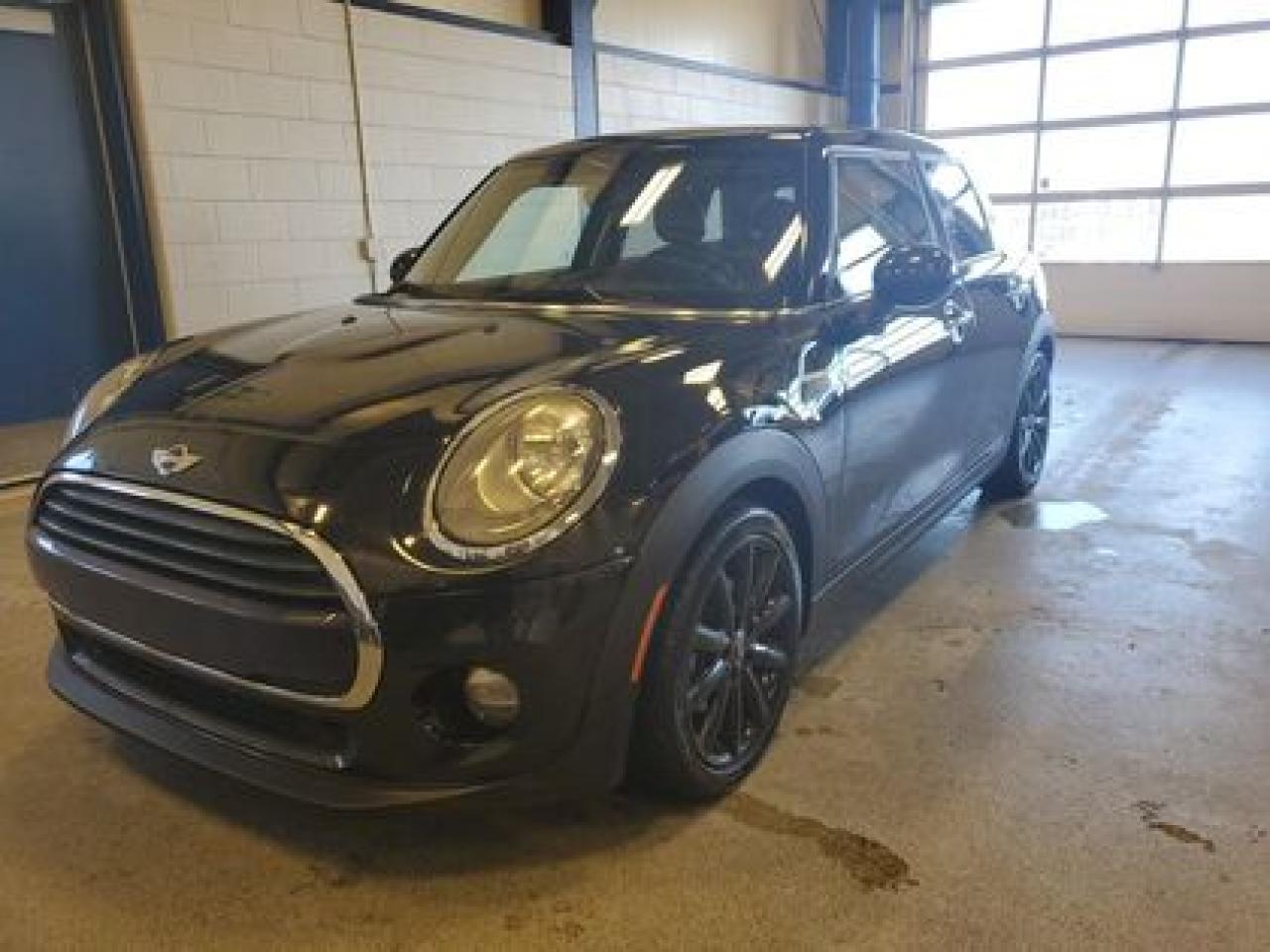 Used 2017 MINI Cooper Hardtop HARDTOP W/ PANORAMIC ROOF for sale in Moose Jaw, SK