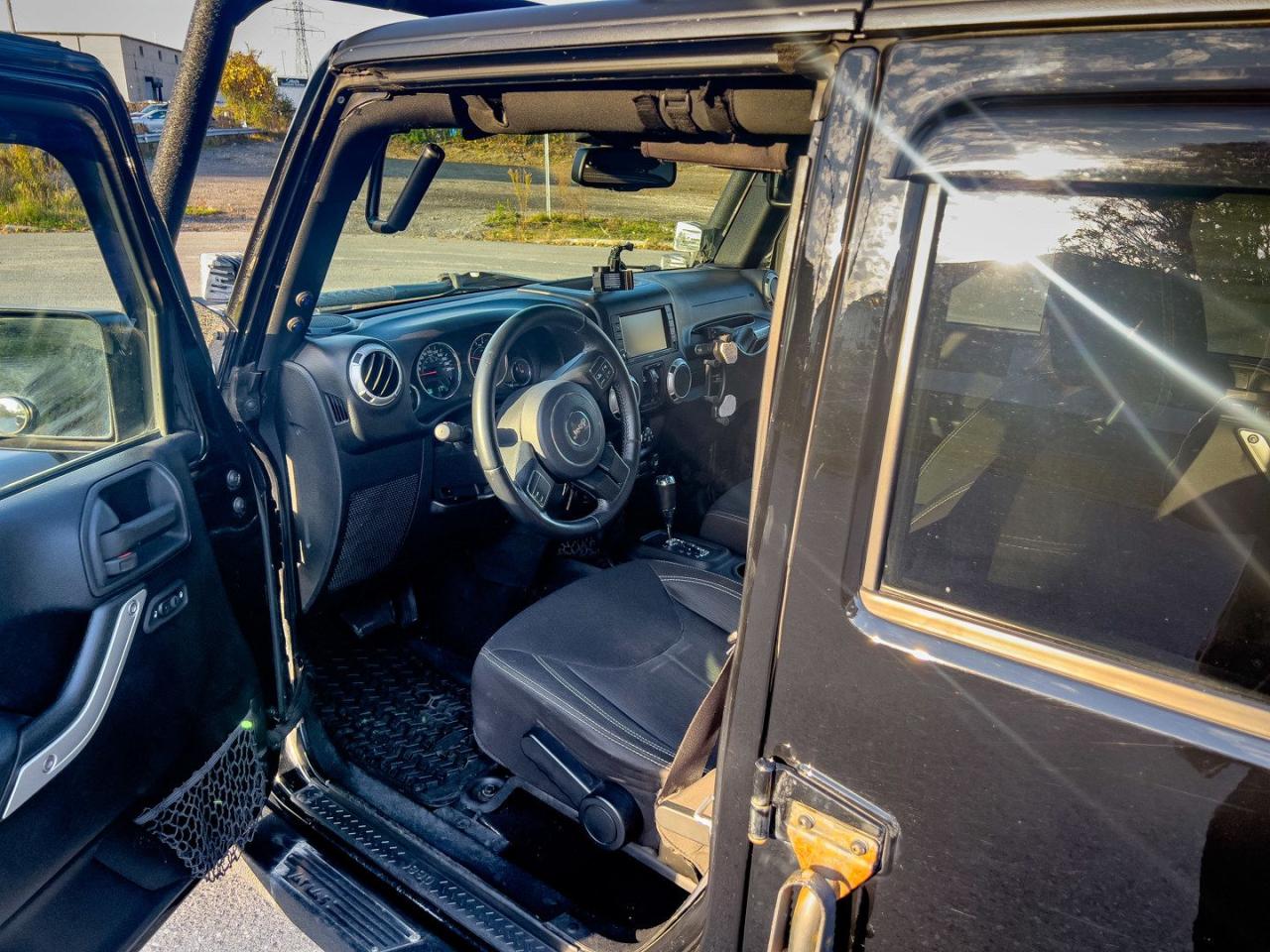 2015 Jeep Wrangler Unlimited Sahara 4WD Fast Approvals, Easy Financing - Photo #14