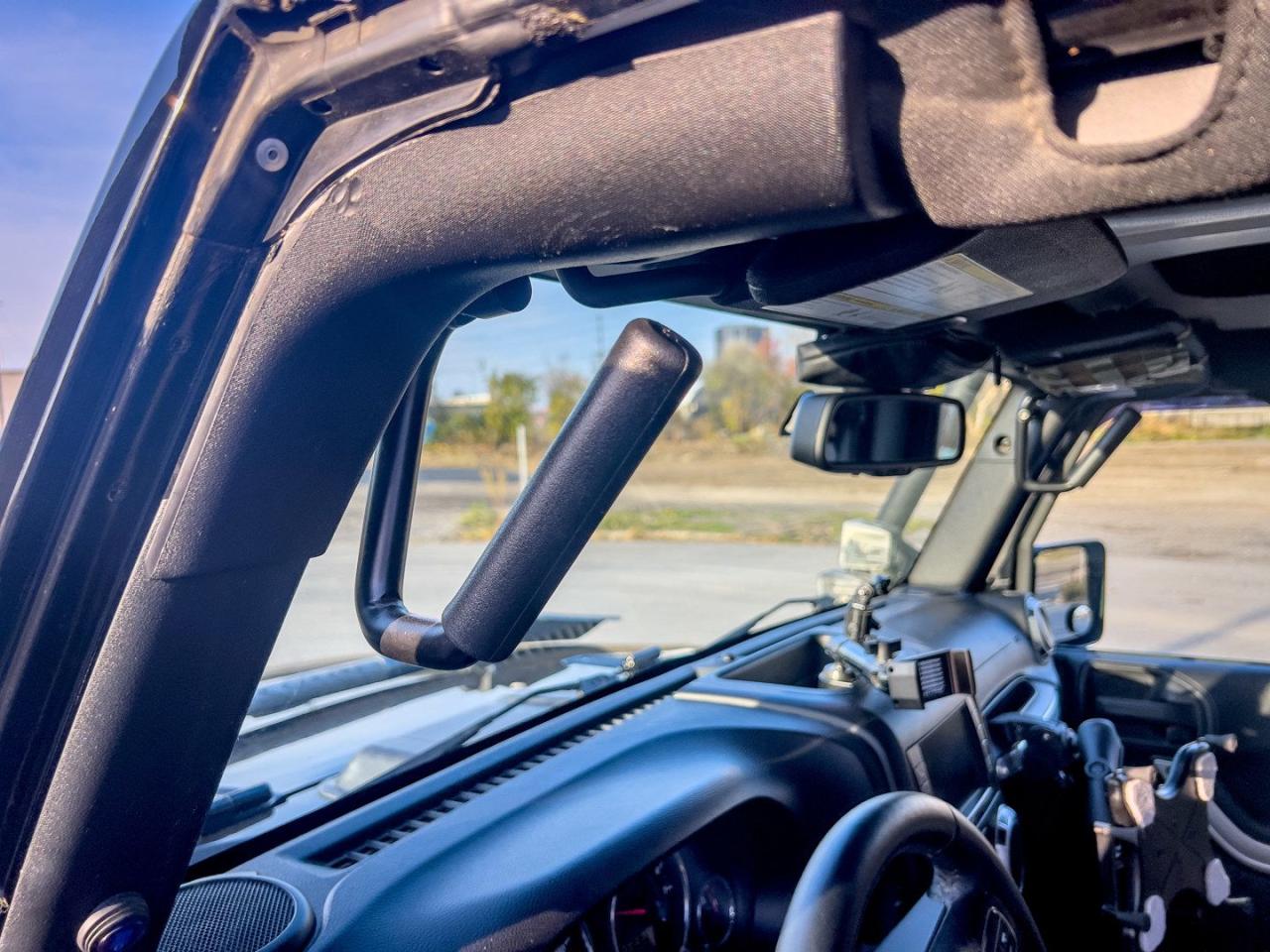 2015 Jeep Wrangler Unlimited Sahara 4WD Fast Approvals, Easy Financing - Photo #16