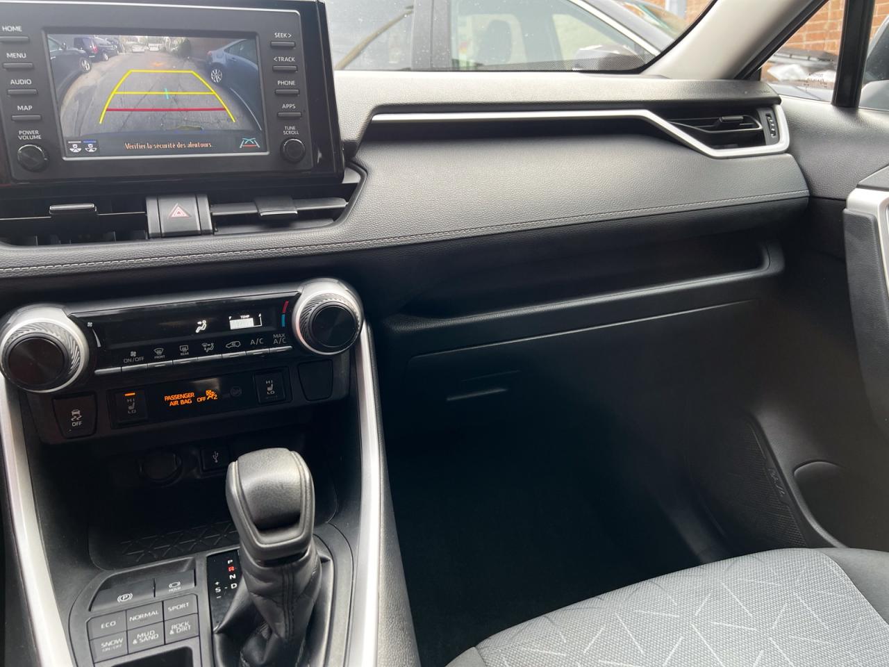 2020 Toyota RAV4 LE AWD - Photo #9