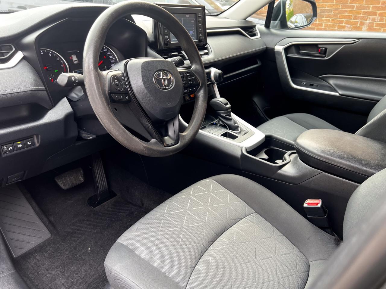 2020 Toyota RAV4 LE AWD - Photo #14