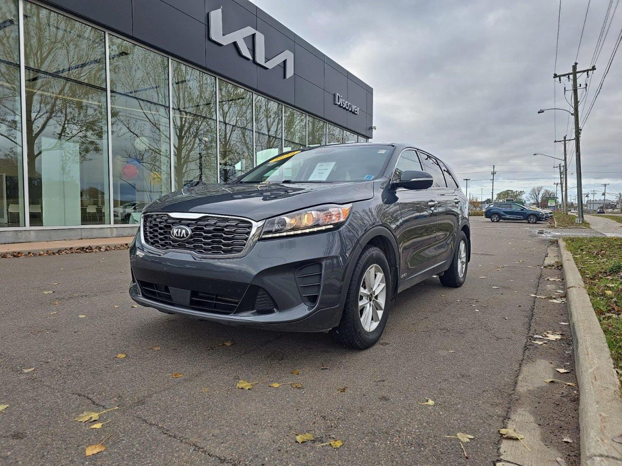 JUST TRADED IN AND READY FOR A NEW LOVING OWNER
ONLY 90K ON THIS VEHICLE
WELL KEPT AND MAINTAINED BY DEALER
AWD LX PACKAGE
DROP INTO DISCOVER KIA FOR A TEST DRIVE TODAY