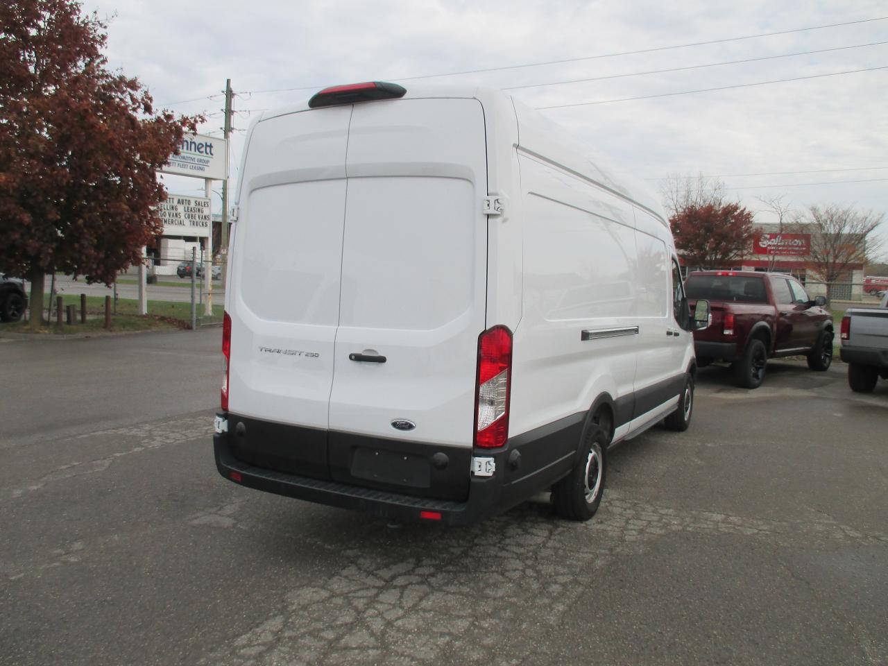 2024 Ford Transit 250 T-250 148" EL Hi Rf 9070 GVWR RWD - Photo #5