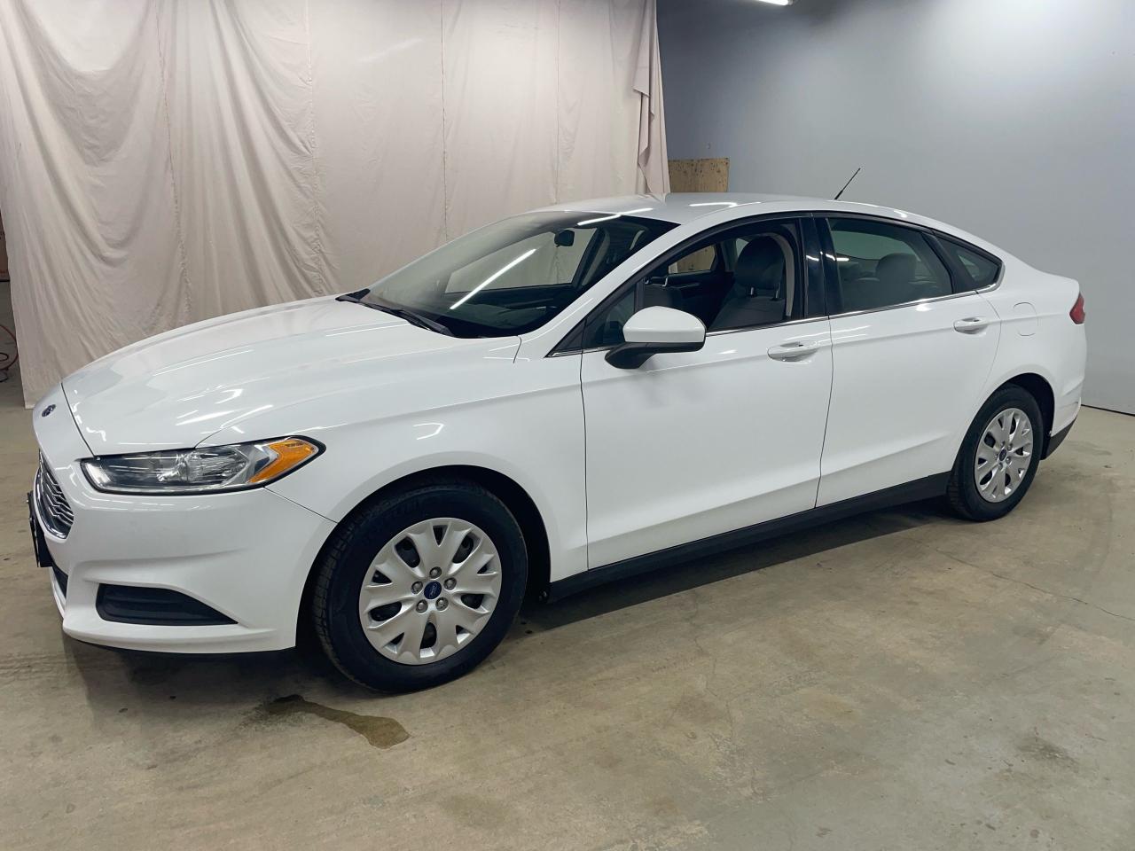 2014 Ford Fusion S Photo3