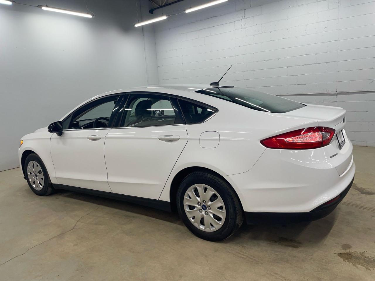 2014 Ford Fusion S Photo4