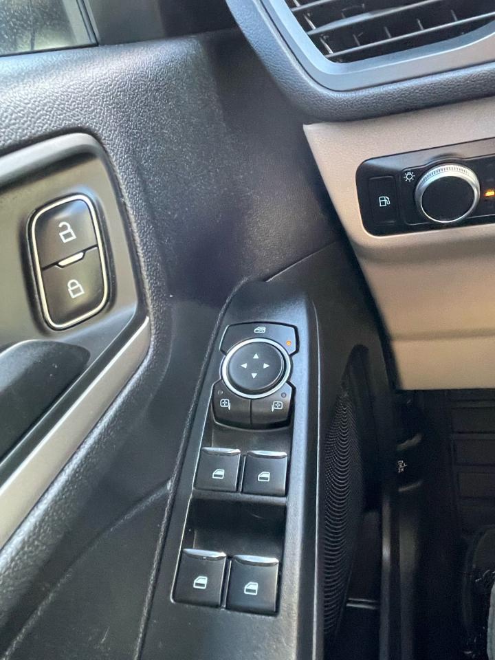2022 Ford Escape SE Hybrid - Photo #11