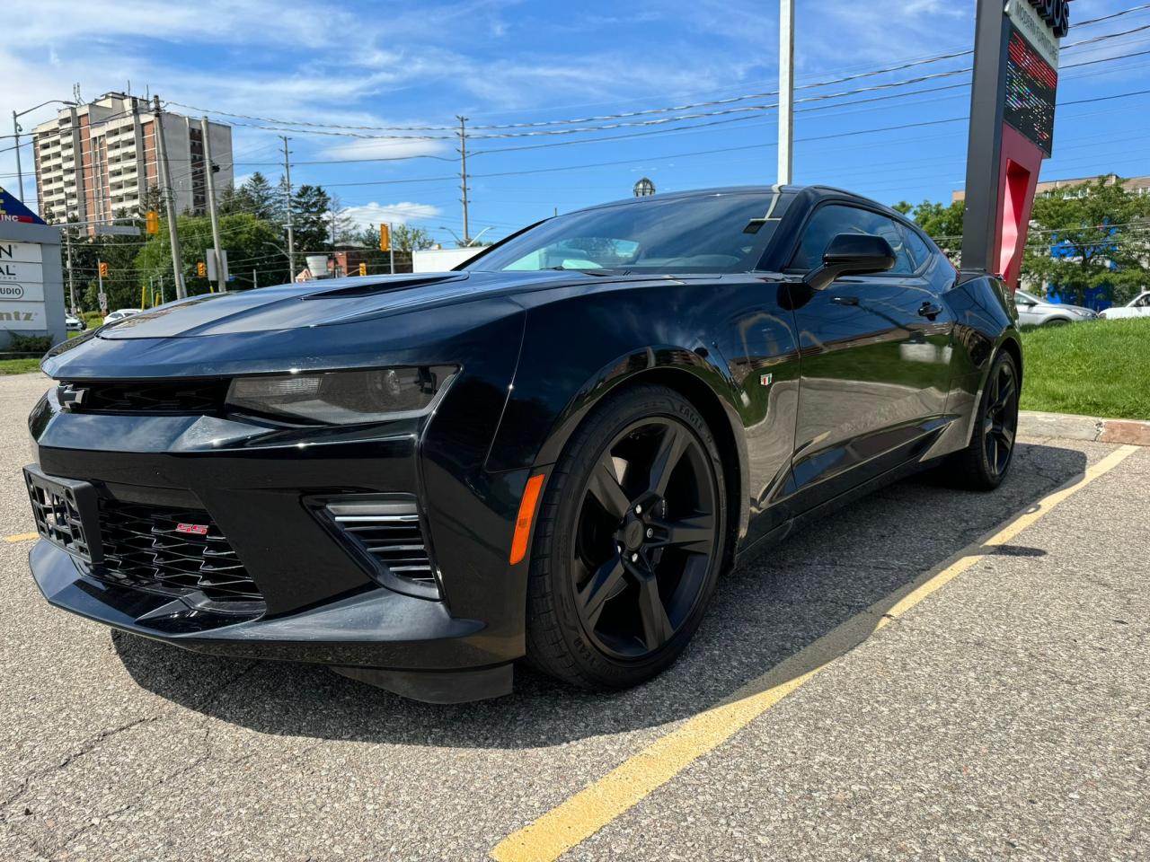 Used 2018 Chevrolet Camaro 2SS AUTO/ LEATHER /CARPLAY/ LOW MILEAGE/SUNROOF for sale in Mississauga, ON