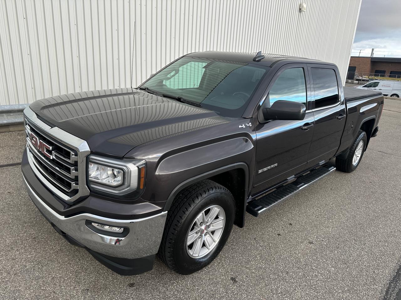 Used 2016 GMC Sierra 1500 4WD Crew Cab SLE 6.5 Ft Box for sale in Mississauga, ON