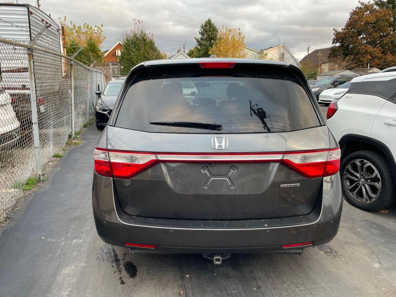 2013 Honda Odyssey Touring *DVD, NAV, 8 PASS, LEATHER HEATED SEATS* - Photo #5