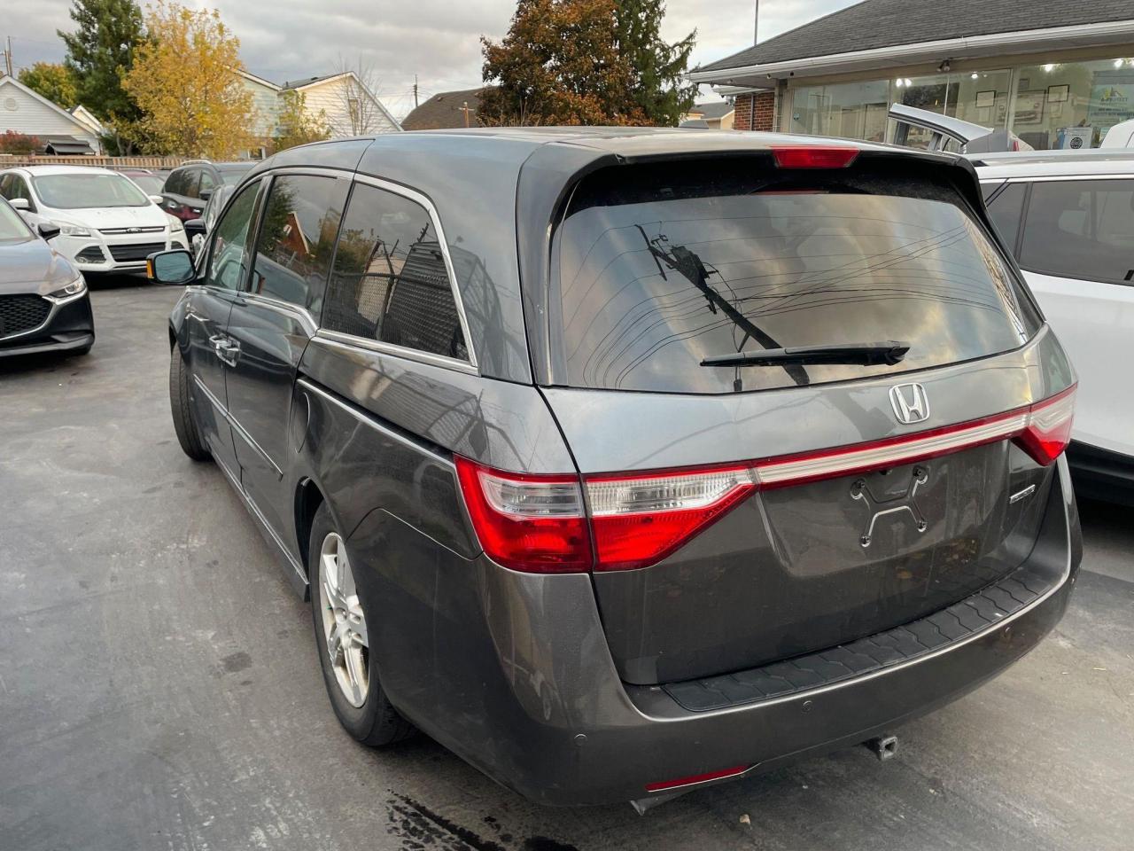 2013 Honda Odyssey Touring *DVD, NAV, 8 PASS, LEATHER HEATED SEATS* - Photo #6