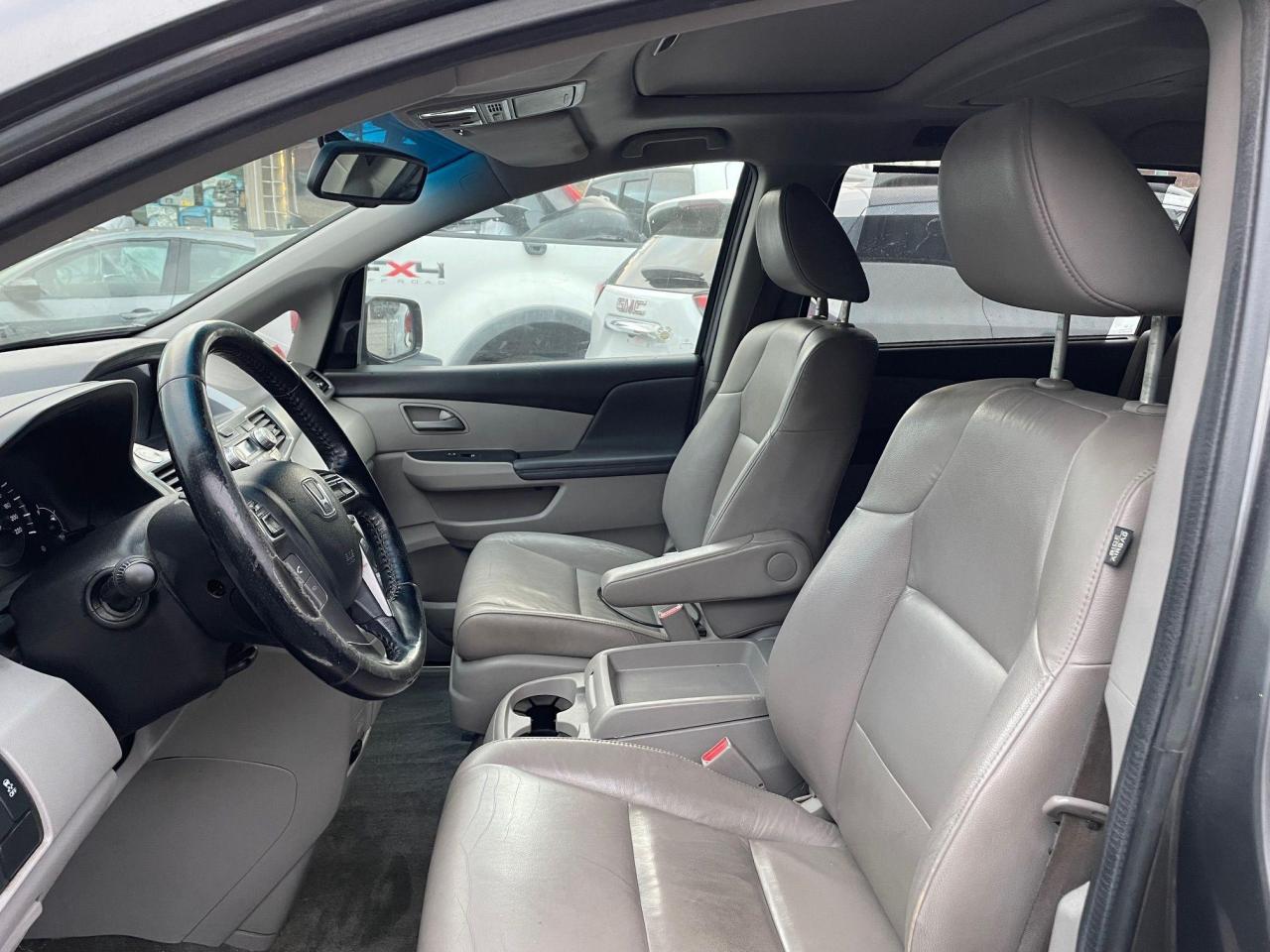 2013 Honda Odyssey Touring *DVD, NAV, 8 PASS, LEATHER HEATED SEATS* - Photo #8