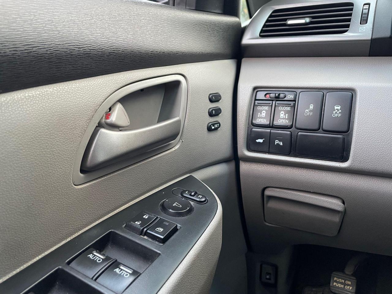 2013 Honda Odyssey Touring *DVD, NAV, 8 PASS, LEATHER HEATED SEATS* - Photo #9