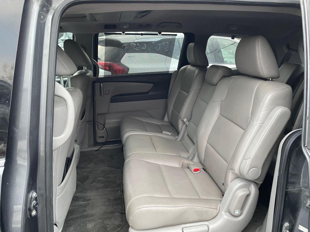 2013 Honda Odyssey Touring *DVD, NAV, 8 PASS, LEATHER HEATED SEATS* - Photo #16
