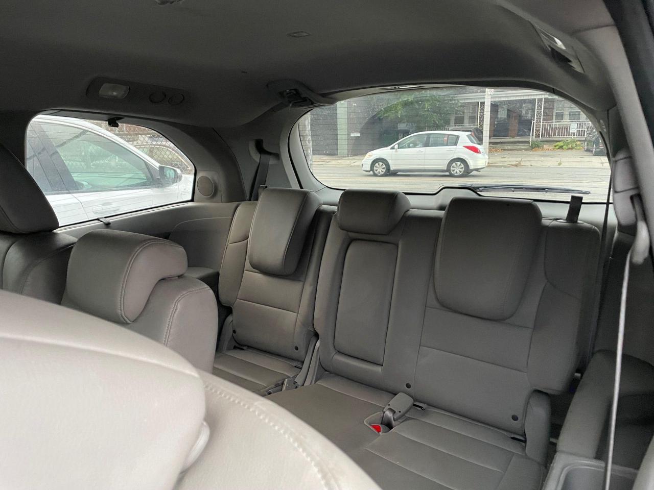 2013 Honda Odyssey Touring *DVD, NAV, 8 PASS, LEATHER HEATED SEATS* - Photo #17