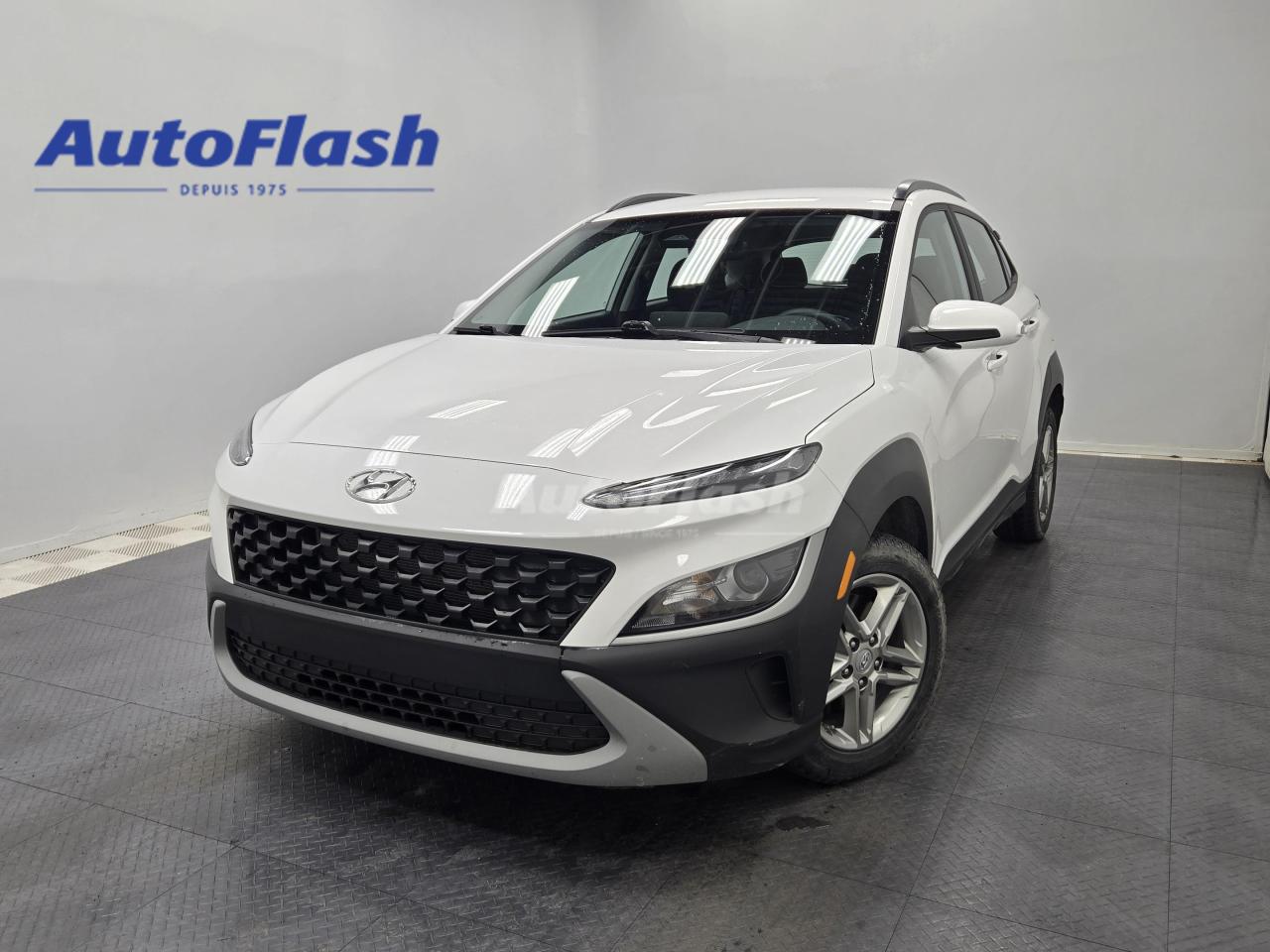 Used 2022 Hyundai KONA ESSENTIAL, CAMERA, CARPLAY, SIEGES CHAUFFANTS for sale in Saint-Hubert, QC